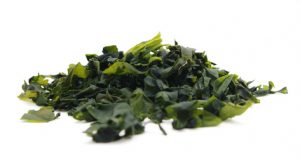 eingeweichte geschnittene Wakame-Algen